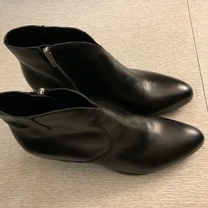 Frye black leather ankle boots size 10